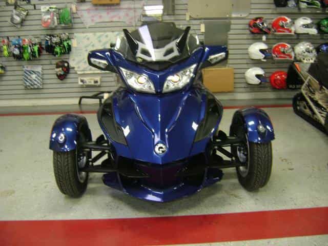2011 Can-Am Spyder RT (Audio and Convenience) Standard Niles OH