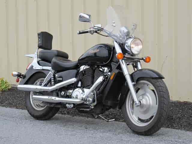 2005 Honda shadow sabre motorcycle #3