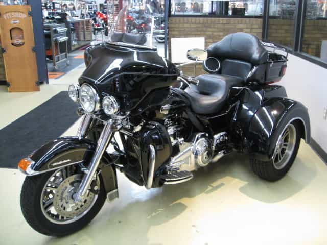 2011 Harley-Davidson FLHTCUTG - Tri Glide Ultra Classic Trike Battle Creek MI